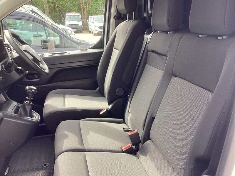 Vauxhall Turbo D 2700 Pro SWB L/R A/C Euro 6