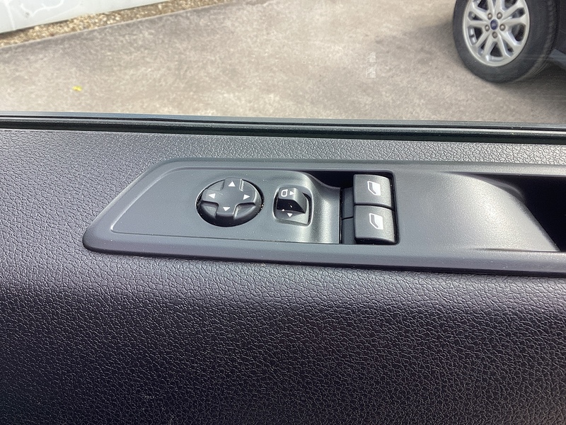 Vauxhall Turbo D 2700 Pro SWB L/R A/C Euro 6