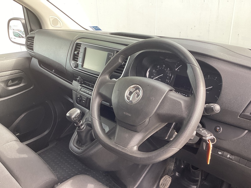 Vauxhall Turbo D 2700 Pro SWB L/R A/C Euro 6