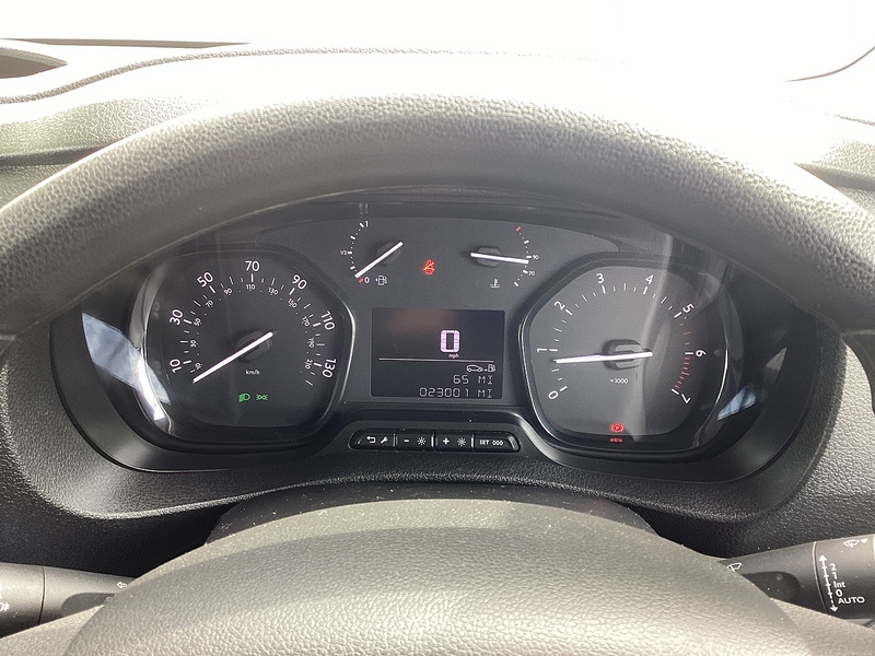 Vauxhall Turbo D 2700 Pro SWB L/R A/C Euro 6