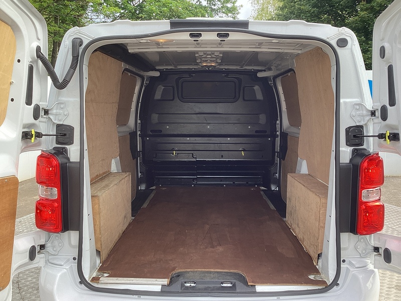 Vauxhall Turbo D 2700 Pro SWB L/R A/C Euro 6