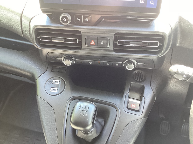 Peugeot BlueHDi 1000 Professional SWB Euro 6 A/C **NO VAT**