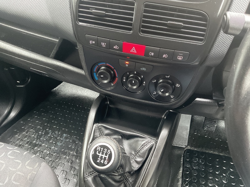 Fiat MultijetII Tecnico Cargo SWB L/R A/C Euro 6 **NO VAT**