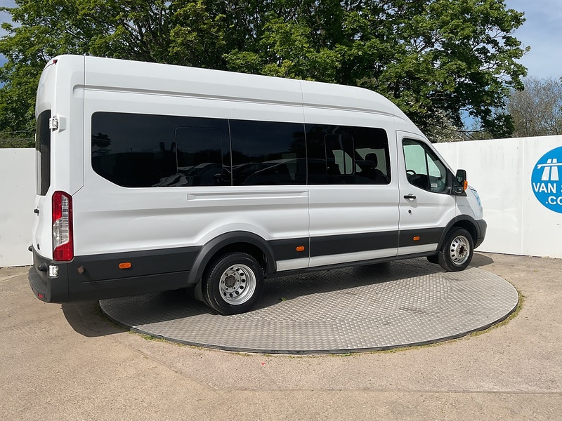 Ford TDCi 460 Trend 17 Seater