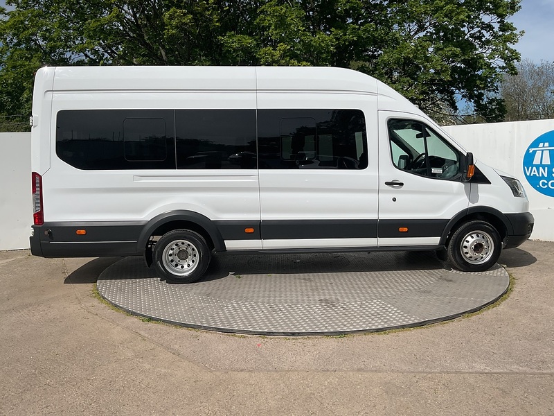 Ford TDCi 460 Trend 17 Seater