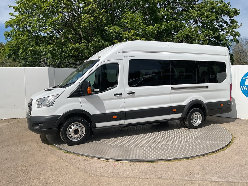 Ford TDCi 460 Trend 17 Seater