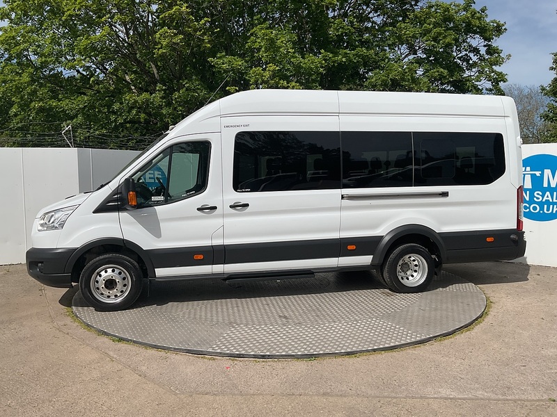 Ford TDCi 460 Trend 17 Seater