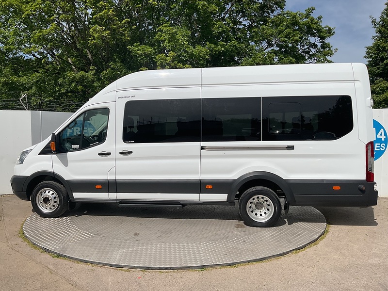 Ford TDCi 460 Trend 17 Seater