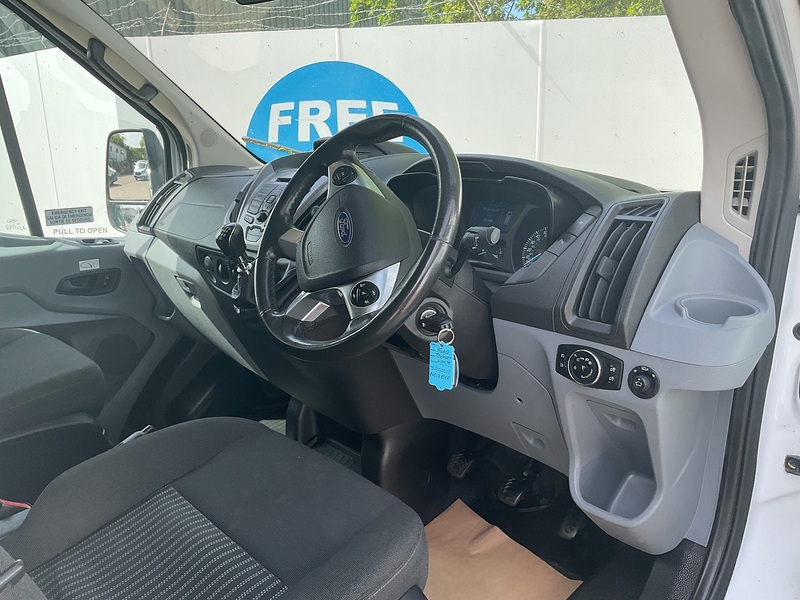 Ford TDCi 460 Trend 17 Seater
