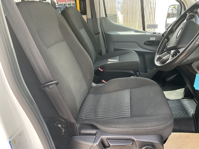 Ford TDCi 460 Trend 17 Seater