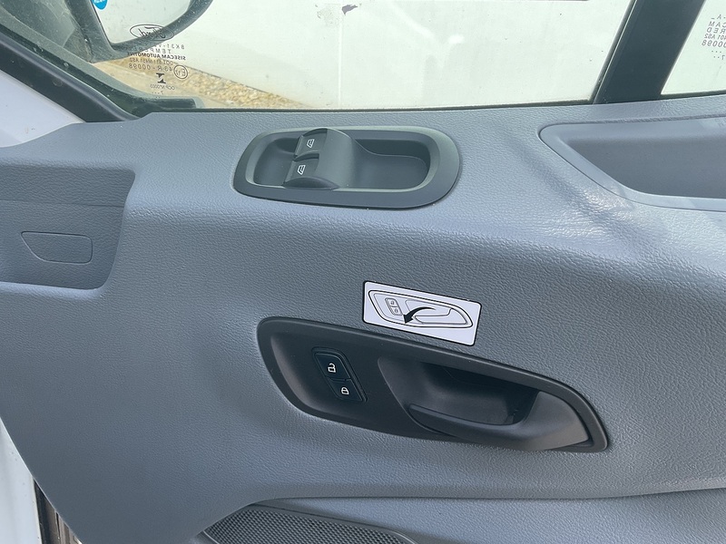 Ford TDCi 460 Trend 17 Seater