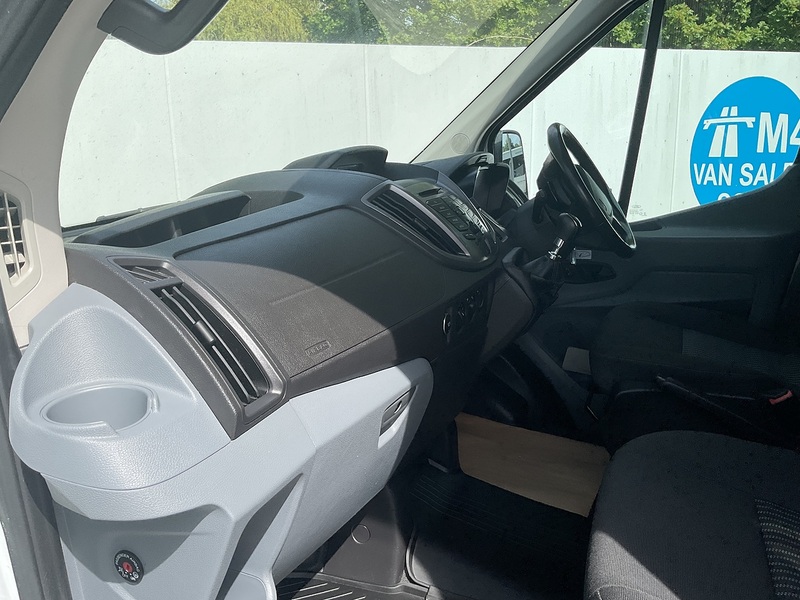 Ford TDCi 460 Trend 17 Seater