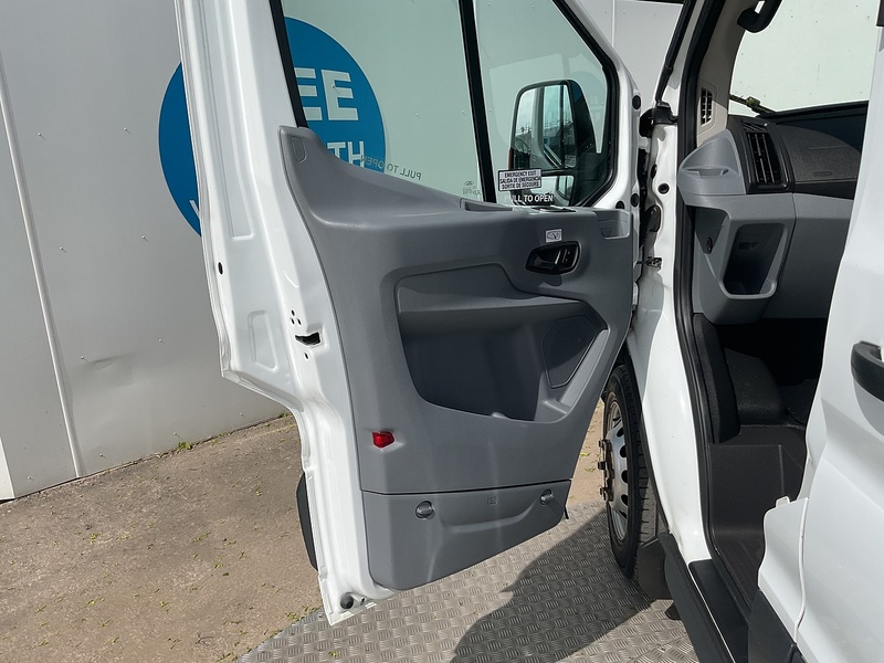 Ford TDCi 460 Trend 17 Seater