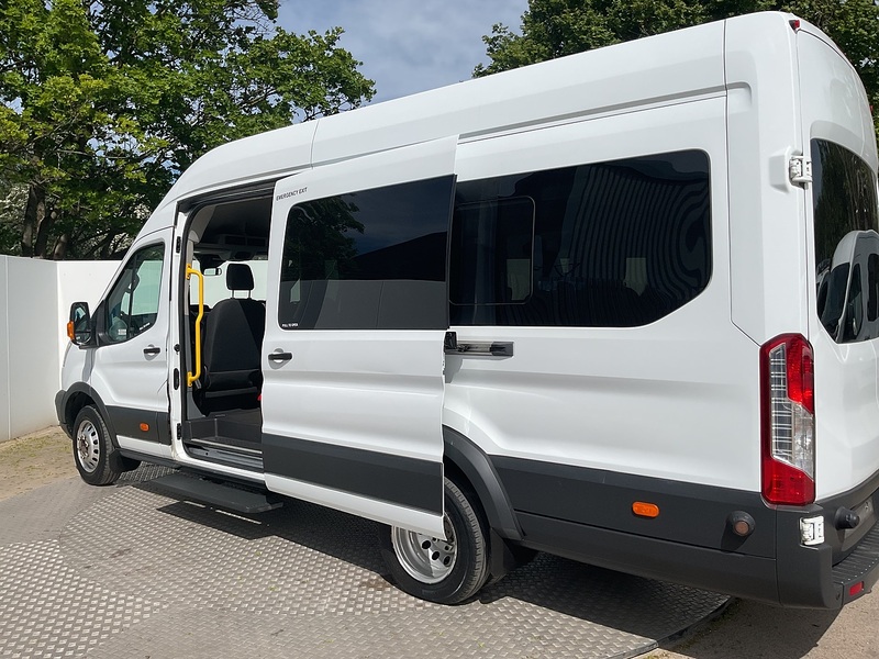 Ford TDCi 460 Trend 17 Seater