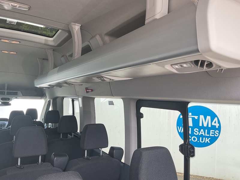 Ford TDCi 460 Trend 17 Seater