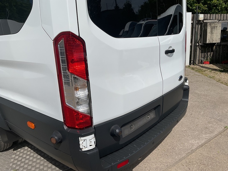 Ford TDCi 460 Trend 17 Seater