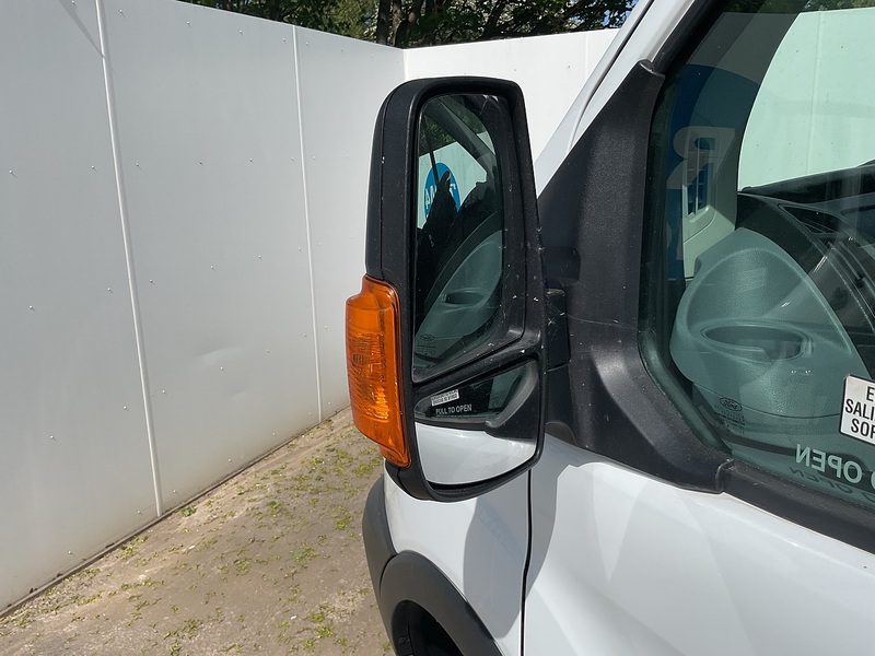 Ford TDCi 460 Trend 17 Seater