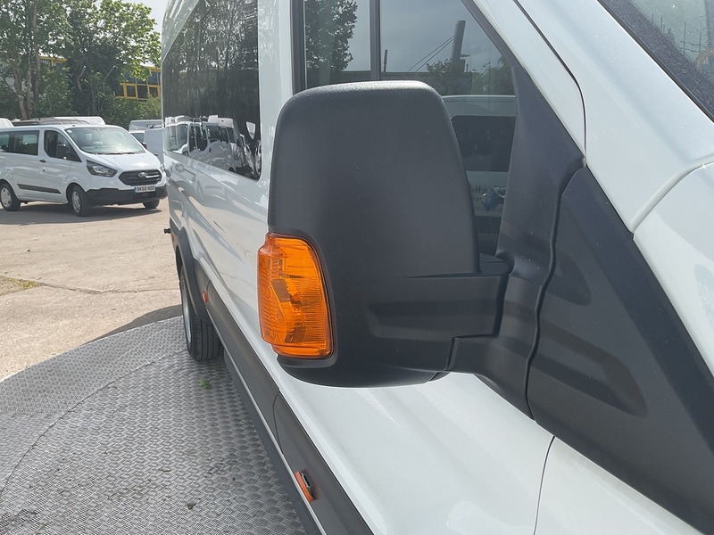 Ford TDCi 460 Trend 17 Seater