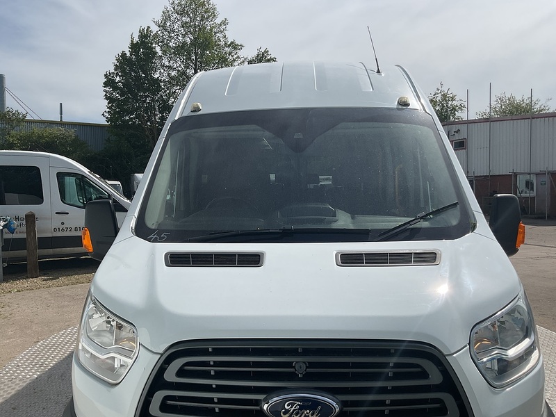 Ford TDCi 460 Trend 17 Seater