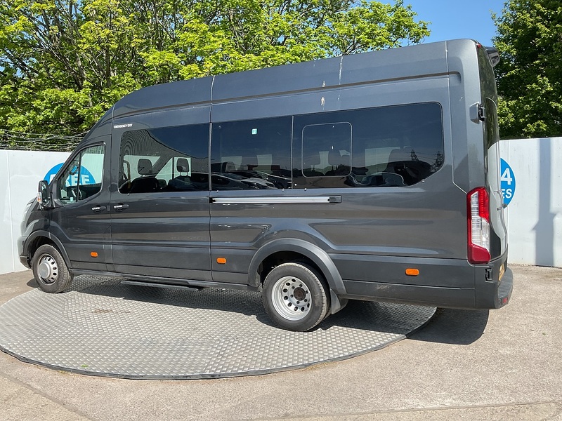 Ford 460 EcoBlue Limited 17 Seater