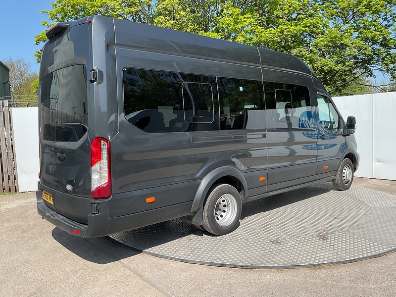Ford 460 EcoBlue Limited 17 Seater