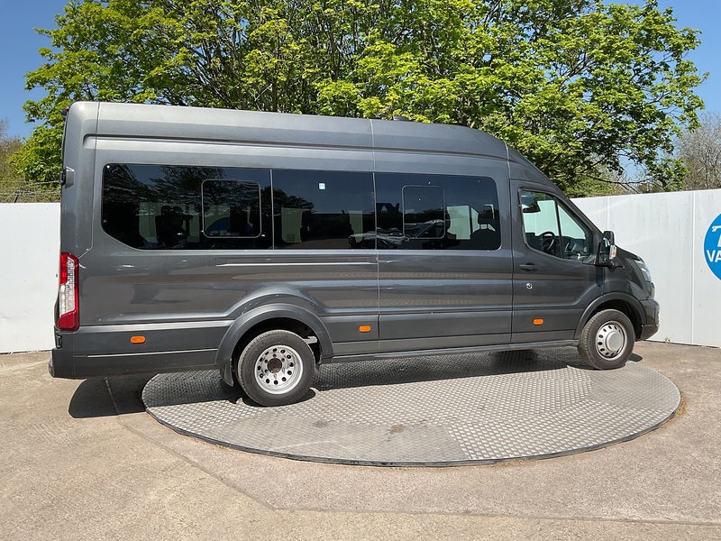 Ford 460 EcoBlue Limited 17 Seater