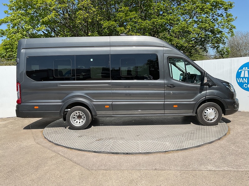 Ford 460 EcoBlue Limited 17 Seater