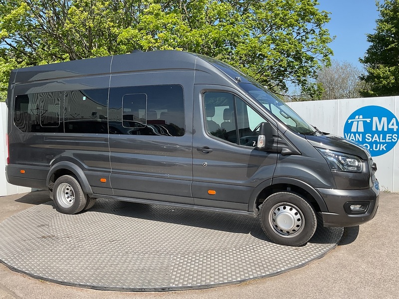 Ford 460 EcoBlue Limited 17 Seater