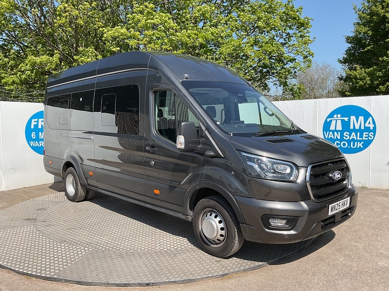 Ford 460 EcoBlue Limited 17 Seater