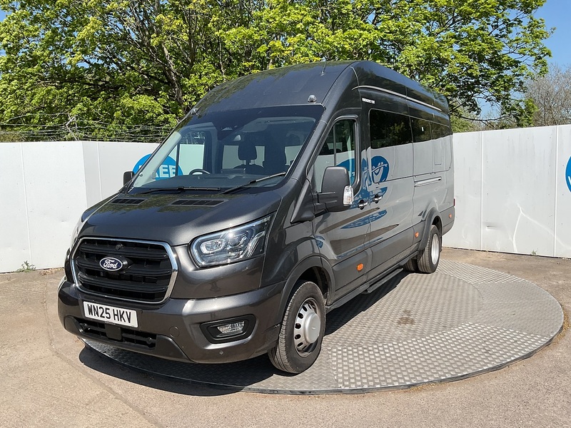 Ford 460 EcoBlue Limited 17 Seater