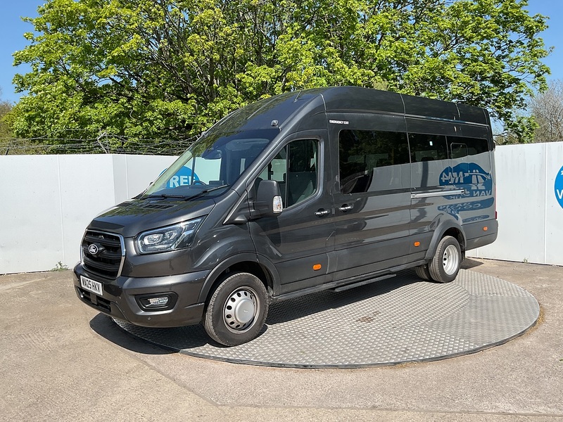 Ford 460 EcoBlue Limited 17 Seater