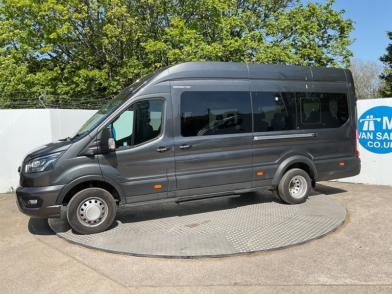 Ford 460 EcoBlue Limited 17 Seater