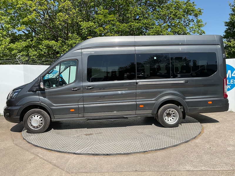 Ford 460 EcoBlue Limited 17 Seater