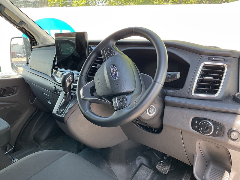 Ford 460 EcoBlue Limited 17 Seater