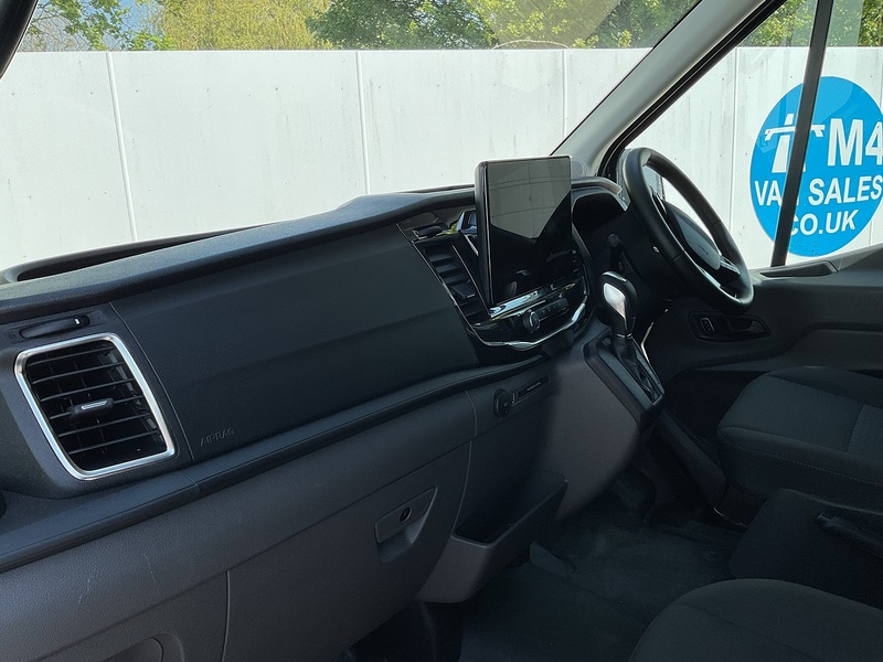 Ford 460 EcoBlue Limited 17 Seater