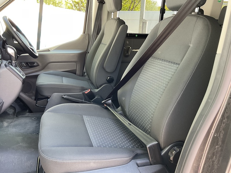 Ford 460 EcoBlue Limited 17 Seater