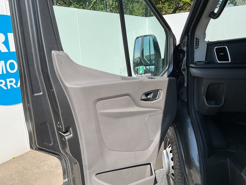 Ford 460 EcoBlue Limited 17 Seater
