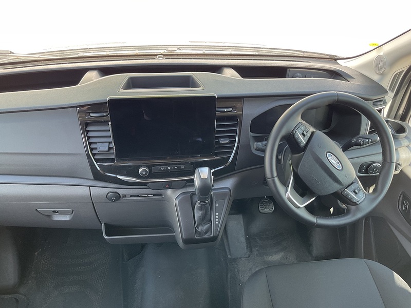 Ford 460 EcoBlue Limited 17 Seater