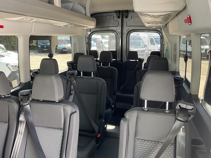 Ford 460 EcoBlue Limited 17 Seater