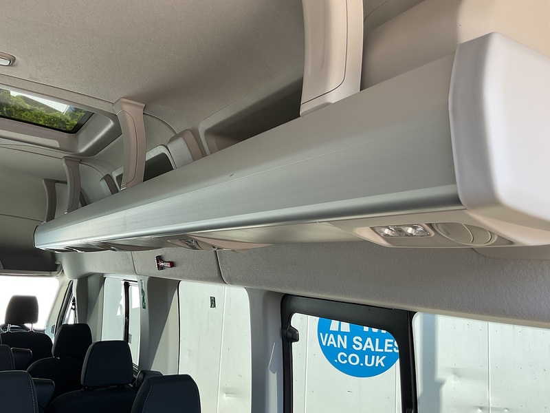 Ford 460 EcoBlue Limited 17 Seater