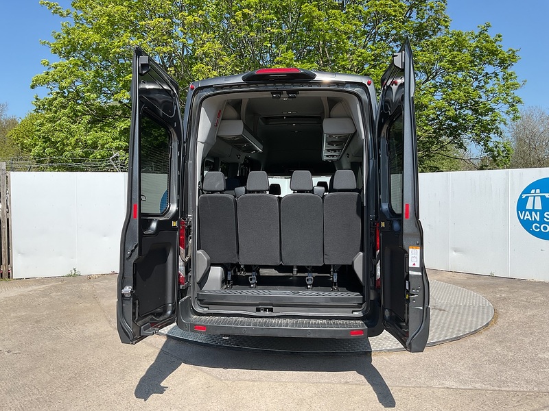 Ford 460 EcoBlue Limited 17 Seater