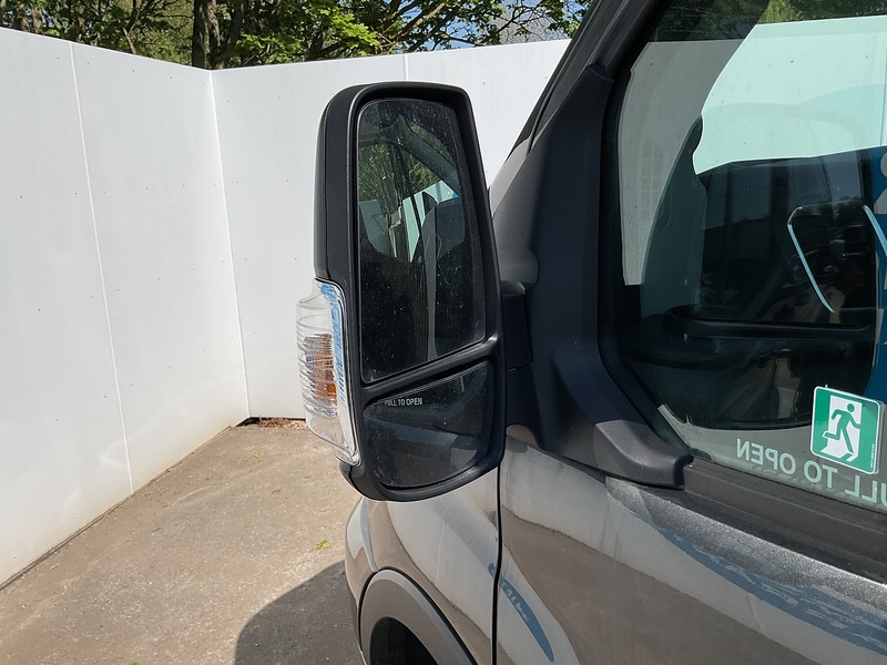 Ford 460 EcoBlue Limited 17 Seater