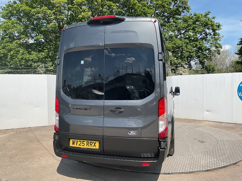 Ford 460 EcoBlue Limited 17 Seater
