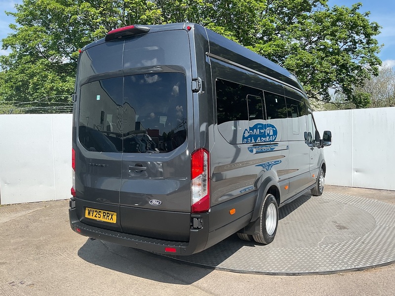 Ford 460 EcoBlue Limited 17 Seater