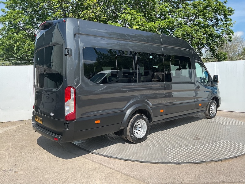 Ford 460 EcoBlue Limited 17 Seater