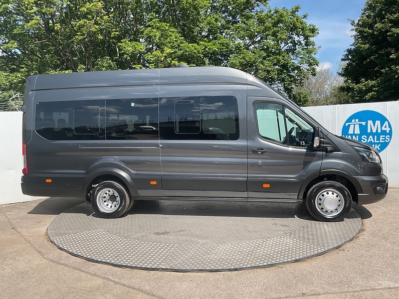 Ford 460 EcoBlue Limited 17 Seater