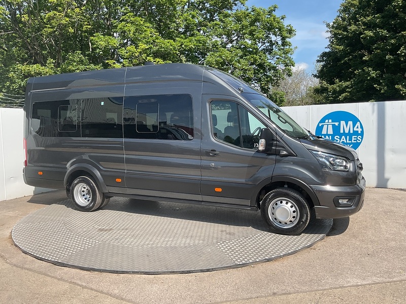 Ford 460 EcoBlue Limited 17 Seater