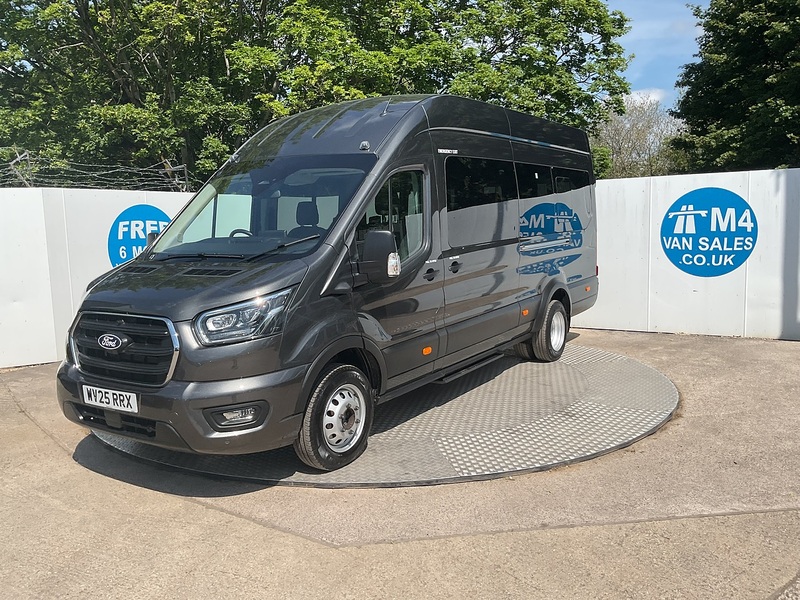 Ford 460 EcoBlue Limited 17 Seater