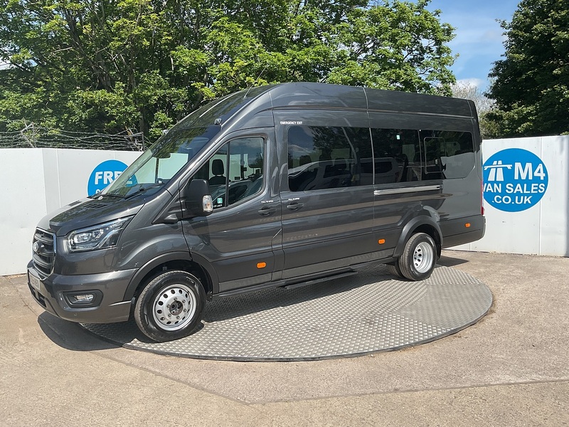 Ford 460 EcoBlue Limited 17 Seater