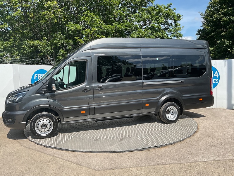 Ford 460 EcoBlue Limited 17 Seater